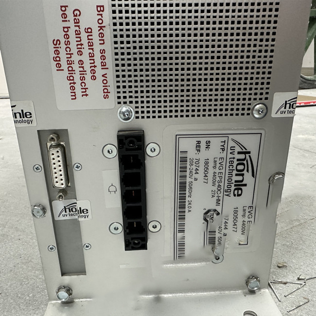 德國Honle UV設(shè)備電源維修故障：UV電子電源調(diào)光動態(tài)響應(yīng)速度快，從待機(jī)到全功率輸出時間只要 8毫秒，無任何系 統(tǒng)震蕩;可以與PLC連接進(jìn)入人工界面操作，可作出10%的長時間待機(jī)，徹底避免系統(tǒng)穩(wěn)定 時間長，安全性能低等弊端，同時徹底改變了依靠電容來調(diào)節(jié)燈光的強(qiáng)弱控制方式，且電容的耐壓強(qiáng)度遠(yuǎn)遠(yuǎn)不夠。PLC安裝接線簡單，操作方便，無須密封安裝在箱體內(nèi)，可安裝在通風(fēng)良好的地方，大幅度節(jié)省安裝、運輸成本。 德國Honle UV設(shè)備電源維修方法： 1、高頻方波技術(shù)( 18KHZ方波輸出），比傳統(tǒng)UV變壓器增加20%以上的UV能量輸出，能夠以閃光燈模式工作，降低能耗; 2、軟開關(guān)啟動系統(tǒng)，大幅度減低啟動時間(約45秒)，延長燈管使用壽命; 3、單片機(jī)動態(tài)控制技術(shù)，使電源轉(zhuǎn)換效率達(dá)到更高，自動找到燈管的工作電壓和電流，自動進(jìn)行調(diào)整燈管的工作參數(shù); 4、高速IGBT以及軟開關(guān)技術(shù)，響應(yīng)速度快，從待機(jī)到全功率輸出時間只要 8MS; 5、功率調(diào)幅技術(shù)，輸出功率10%~100%無級可調(diào)，長期待機(jī)功率僅要10% 6、相位平衡技術(shù)，功率因素96%，，無沖擊電流;